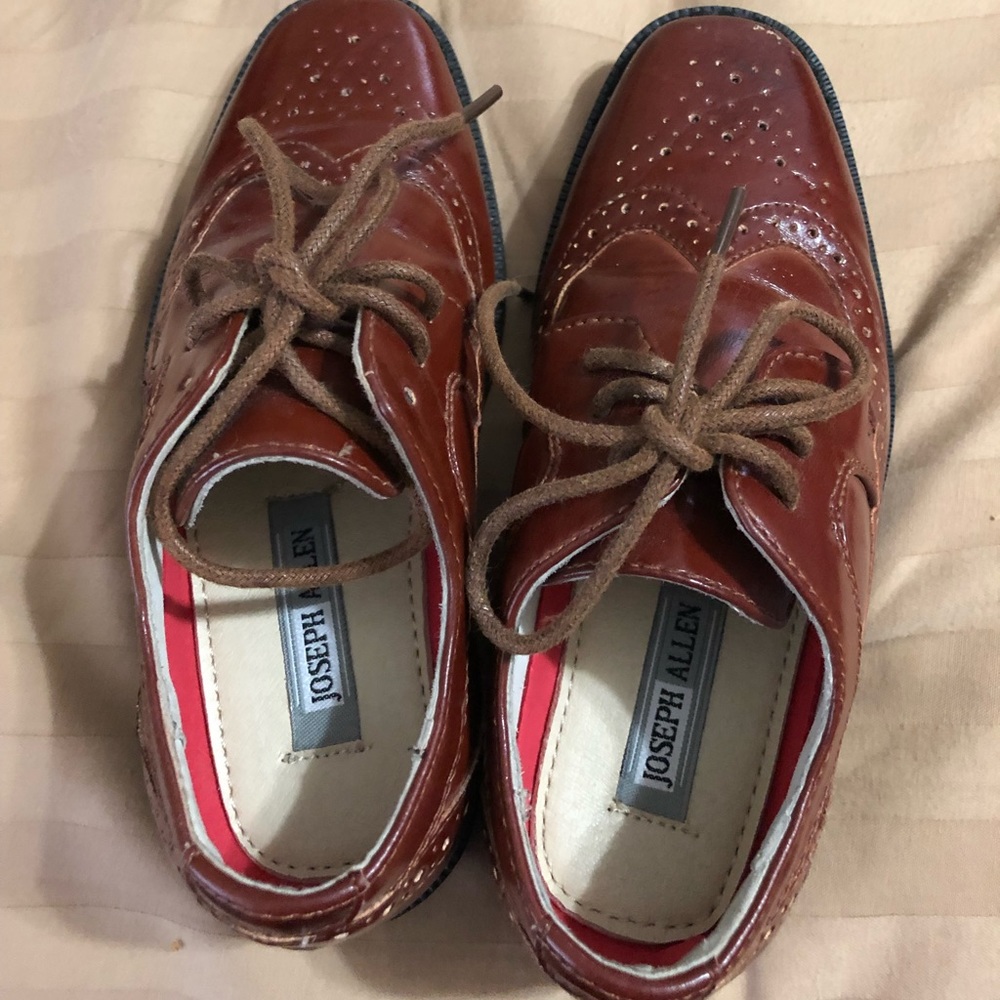 Boys brown shoes.
